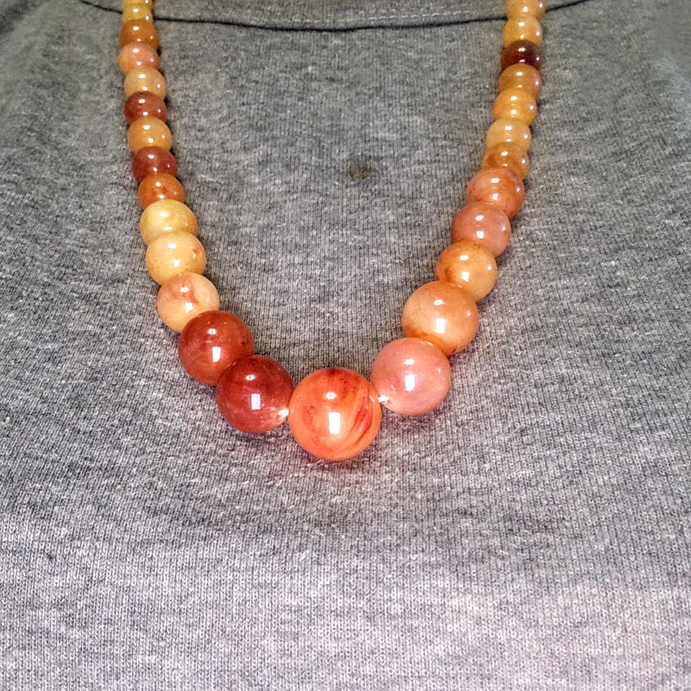 Chic Gradient Beaded Necklace - image 1